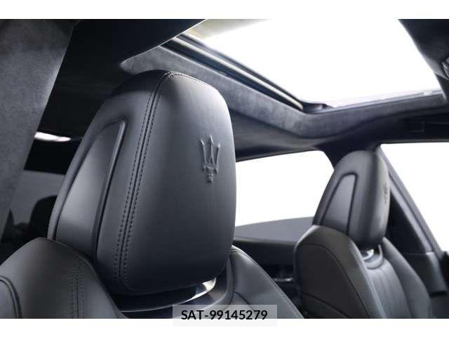 Maserati QUATTROPORTE 2021-11 7902893-4