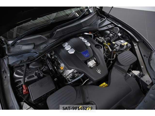 Maserati QUATTROPORTE 2021-11 7902893-8