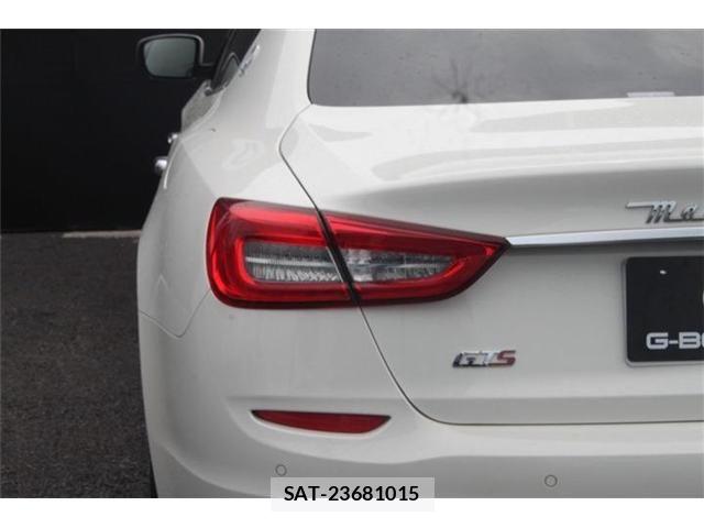 Maserati QUATTROPORTE 2015-03 8413409-12