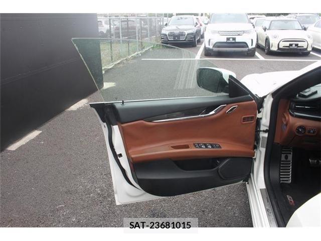 Maserati QUATTROPORTE 2015-03 8413409-14
