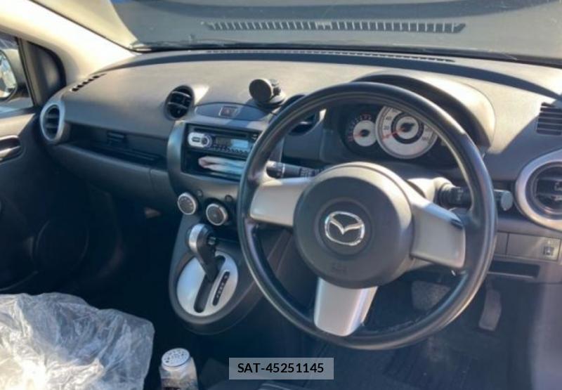 Mazda DEMIO 2009-12 8828177-11