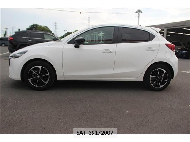 Mazda MAZDA2 2024-09 8208546-8