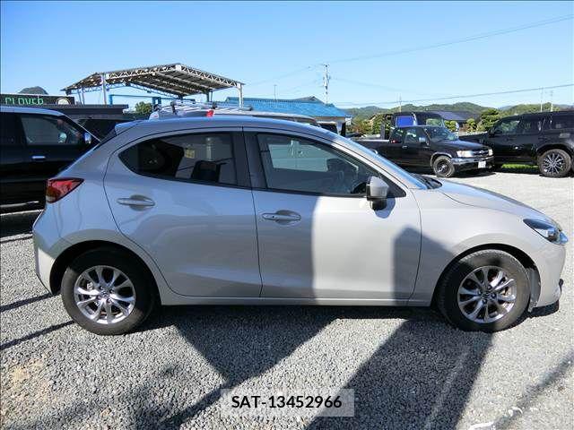 Mazda MAZDA2 2021-12 8371832-4
