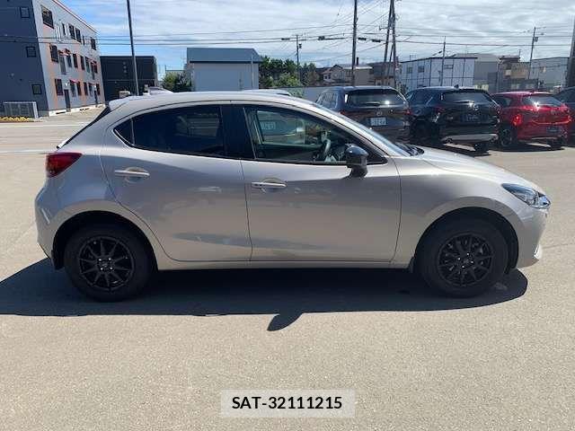 Mazda MAZDA2 2022-03 8743651-5