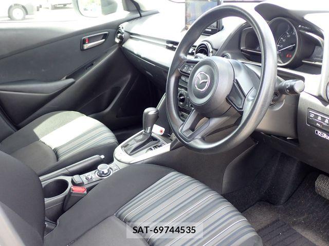 Mazda MAZDA2 2022-08 8796564-1