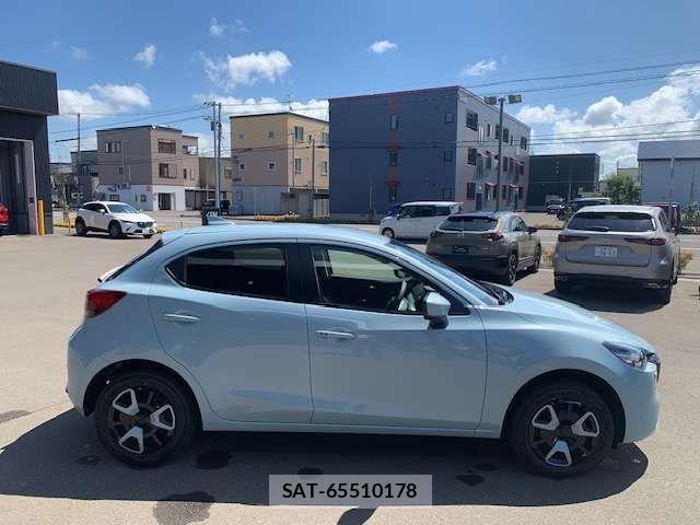 Mazda MAZDA2 2026-03 8796566-5