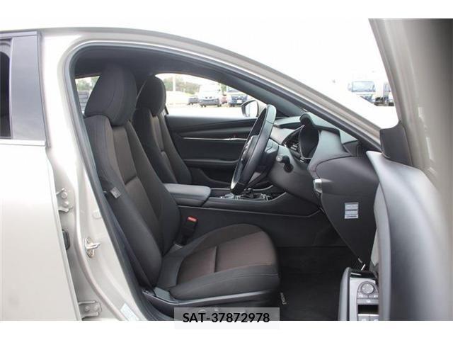 Mazda MAZDA3 2023-07 4755314-20
