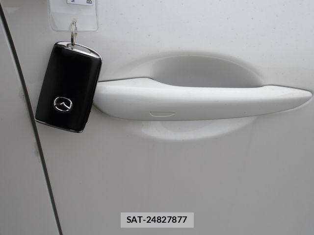 Mazda MAZDA3 2023-02 6245476-7