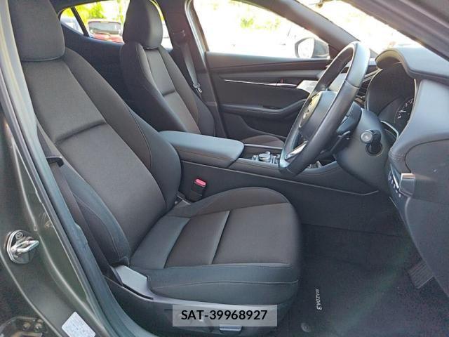 Mazda MAZDA3 2019-09 7020830-20