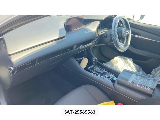 Mazda MAZDA3 2019-09 7221380-26