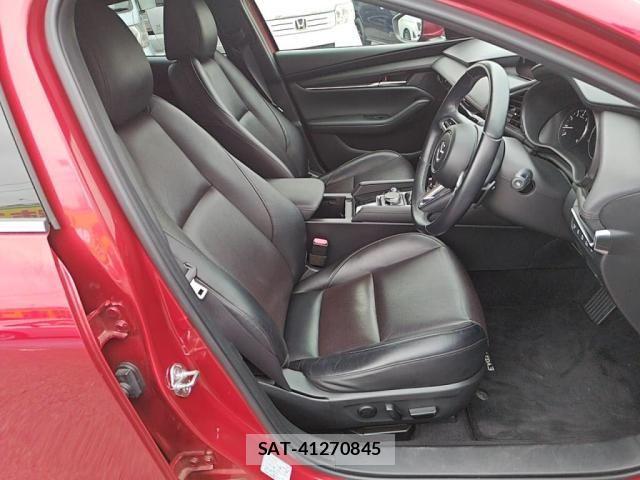 Mazda MAZDA3 2019-07 7272277-20