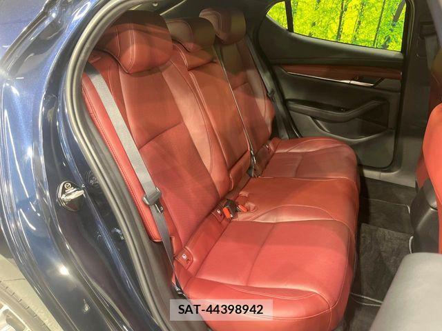 Mazda MAZDA3 2021-04 7358637-8
