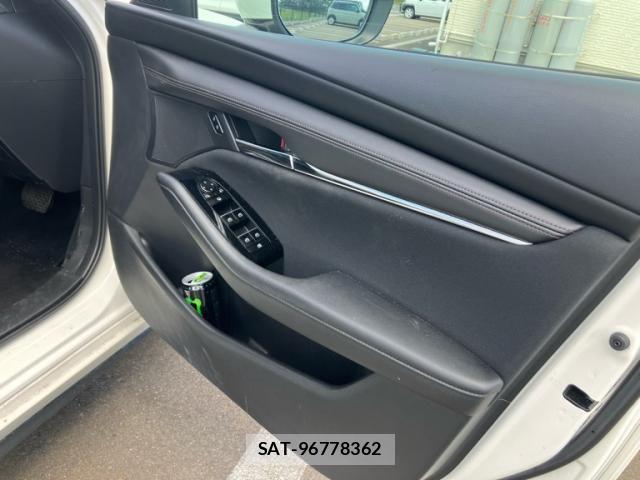 Mazda MAZDA3 2021-03 7358642-19