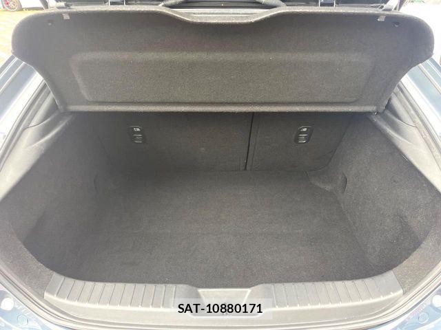 Mazda MAZDA3 2022-03 7358635-9