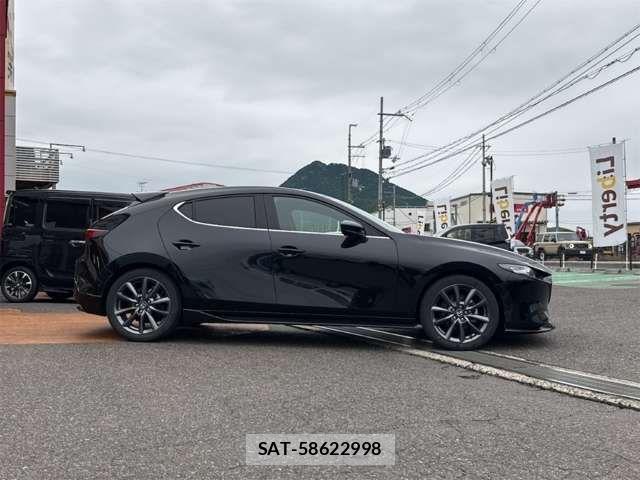 Mazda MAZDA3 2021-02 7617883-10