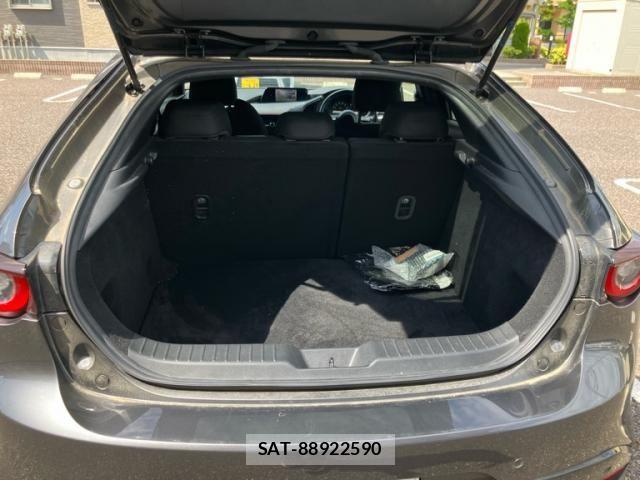 Mazda MAZDA3 2022-03 7617884-12