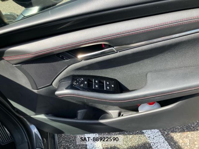 Mazda MAZDA3 2022-03 7617884-16