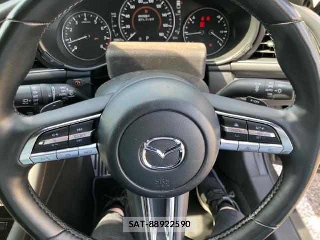 Mazda MAZDA3 2022-03 7617884-18