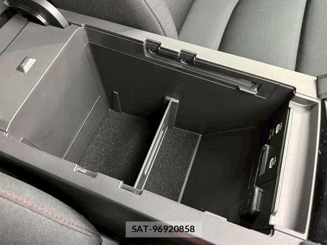 Mazda MAZDA3 2025-05 8100288-18