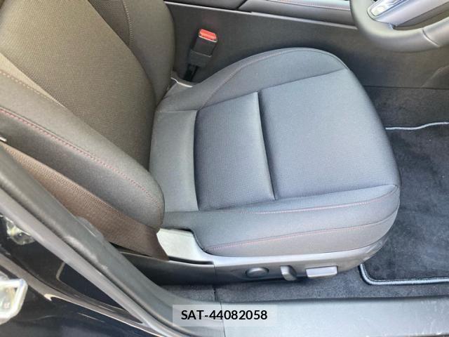 Mazda MAZDA3 2026-03 8100293-12