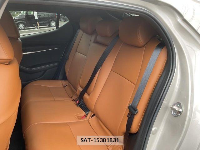 Mazda MAZDA3 2023-08 8131105-12
