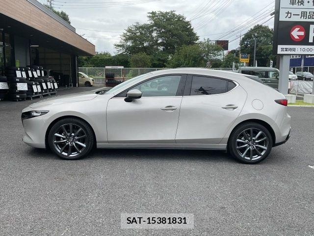 Mazda MAZDA3 2023-08 8131105-15