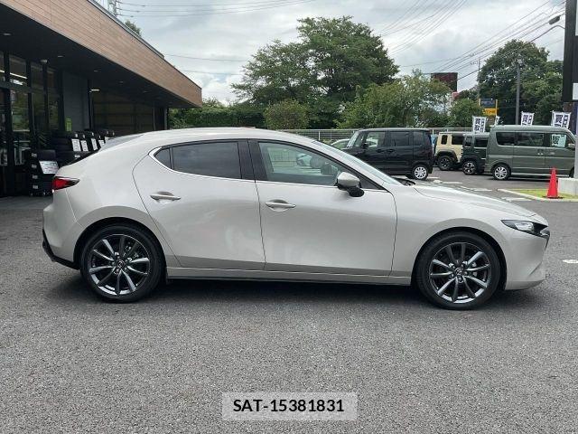 Mazda MAZDA3 2023-08 8131105-16