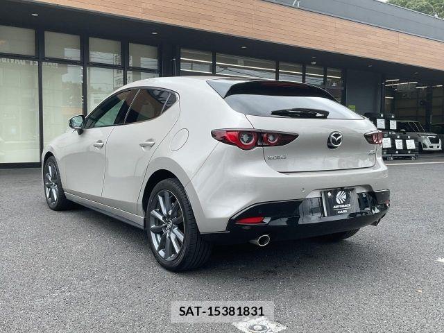 Mazda MAZDA3 2023-08 8131105-17