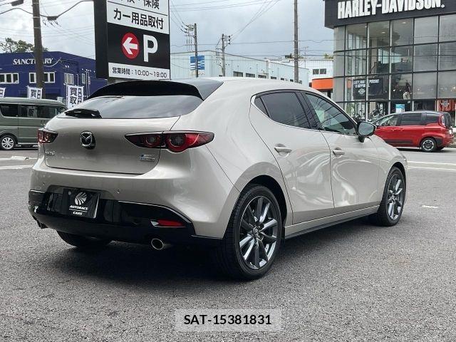 Mazda MAZDA3 2023-08 8131105-2