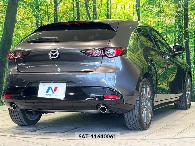 Mazda MAZDA3 2021-07 8131108-16
