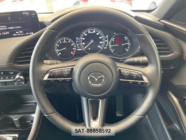 Mazda MAZDA3 2025-03 8208555-8