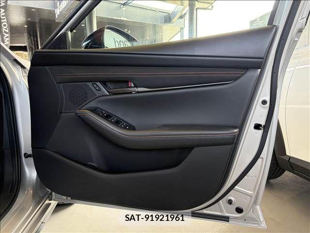 Mazda MAZDA3 2024-11 8371835-16