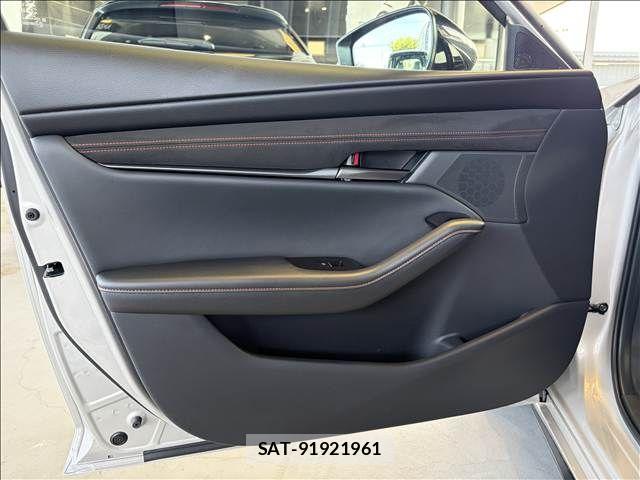 Mazda MAZDA3 2024-11 8371835-18