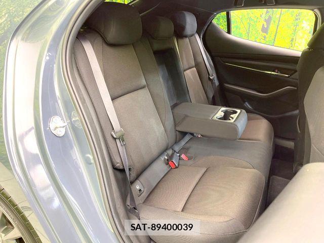 Mazda MAZDA3 2019-08 8457869-8