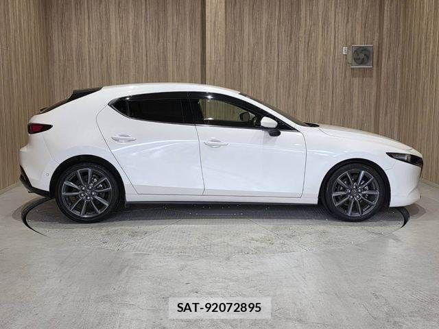 Mazda MAZDA3 2019-09 8830145-16