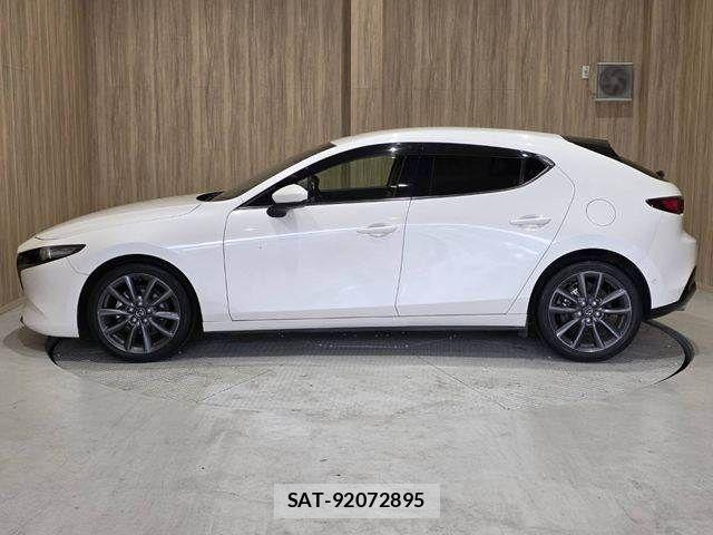 Mazda MAZDA3 2019-09 8830145-20