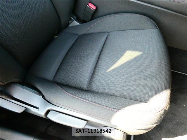 Mazda MAZDA3 2023-08 3907395-19