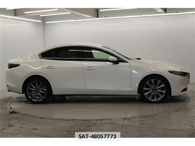 Mazda MAZDA3 2019-09 5871545-3