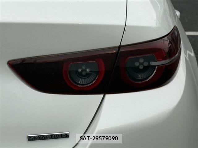 Mazda MAZDA3 2019-05 7221402-12