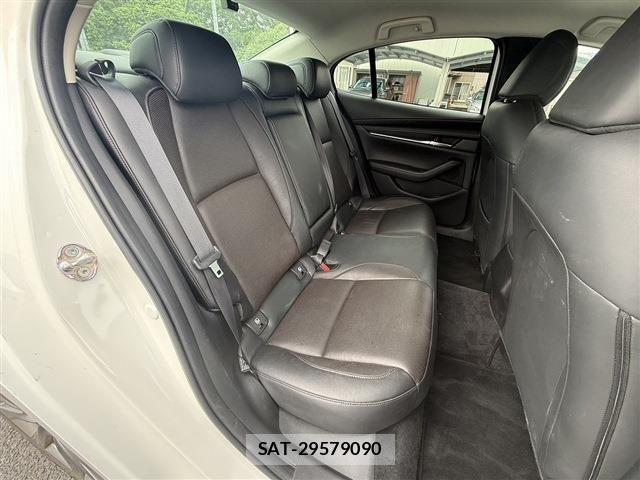 Mazda MAZDA3 2019-05 7221402-15
