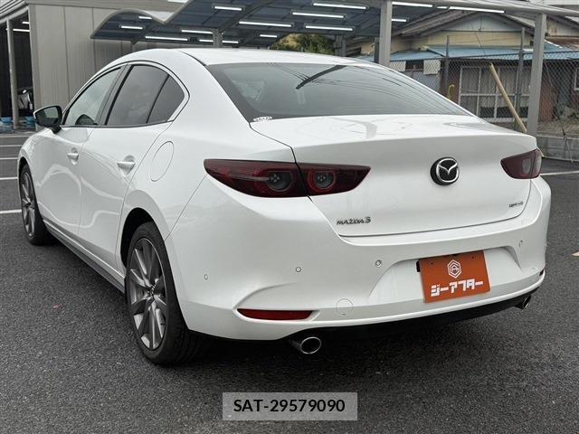 Mazda MAZDA3 2019-05 7221402-22