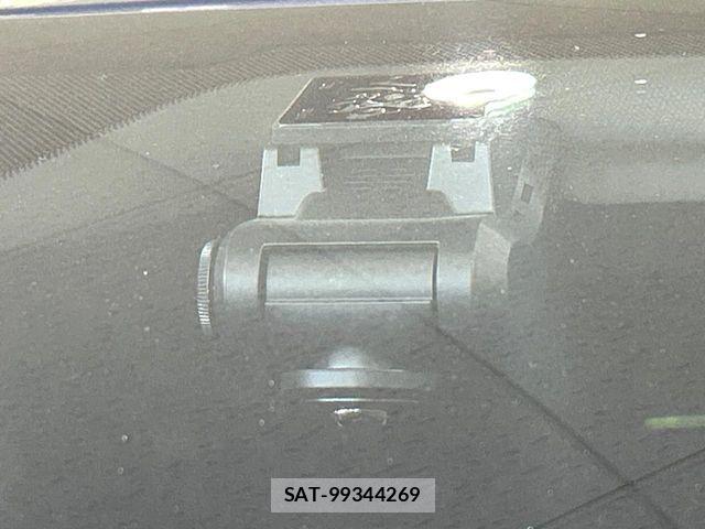 Mazda MAZDA3 2023-09 7562398-6