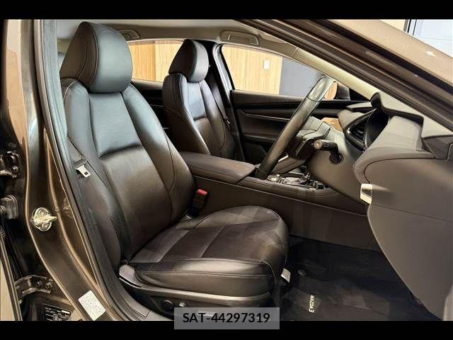 Mazda MAZDA3 2019-09 7617892-8