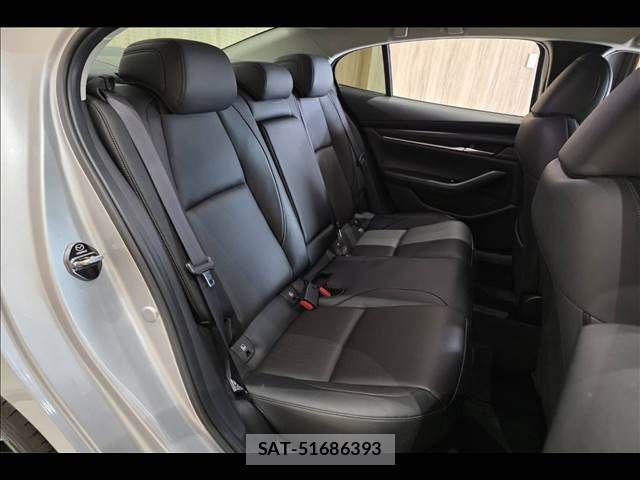 Mazda MAZDA3 2019-07 7725378-9