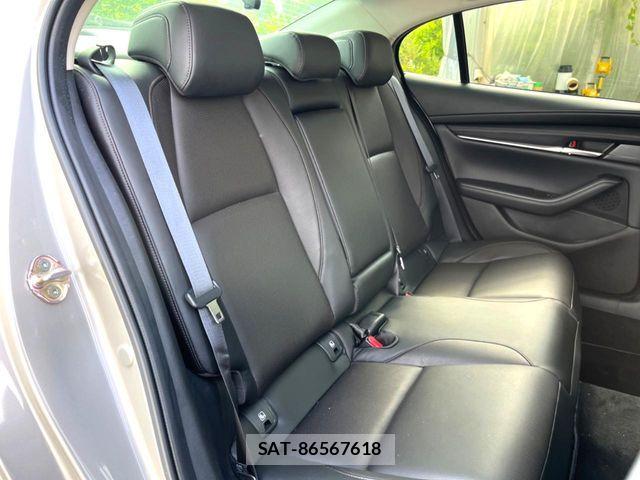 Mazda MAZDA3 2022-07 8336677-10