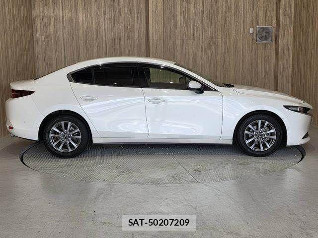 Mazda MAZDA3 2019-07 8627597-16