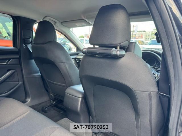 Mazda MAZDA3 2019-10 8660094-12