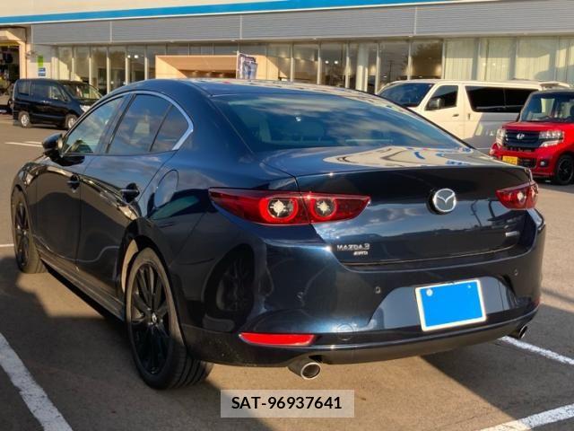 Mazda MAZDA3 2022-01 8871396-4