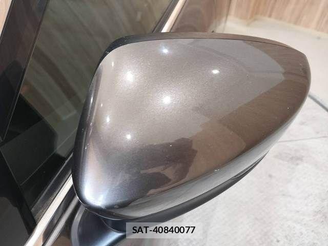 Mazda ATENZA 2017-03 8208528-27