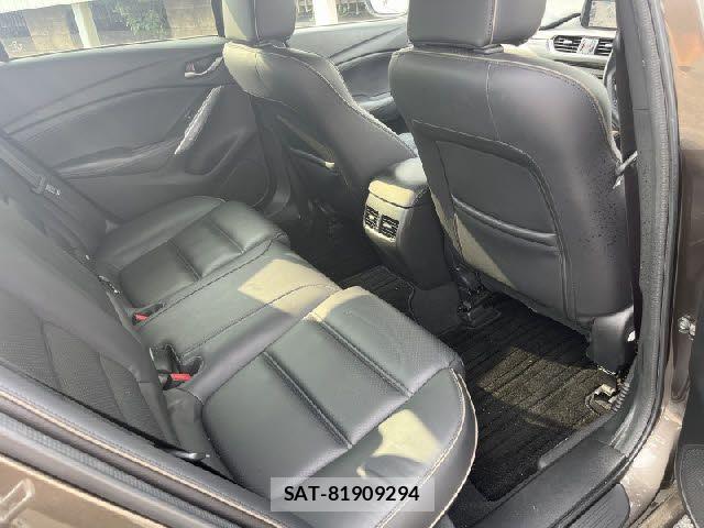 Mazda ATENZA 2017-09 8208526-9